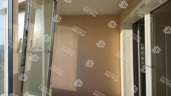 Остекление и отделка балкона в многоквартирном доме