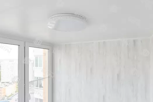 Отделка балкона МДФ панелями с эркерным остеклением Rehau