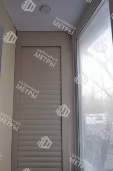 Остекление и отделка балкона ПВХ панелями и ламинатом Остекление и отделка балкона ПВХ панелями и ламинатом